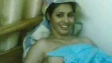 Cô gái tóc vàng thủ dâm MILF solo đồ sex online vụng trộm chơi