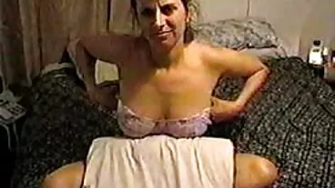 Cô gái Tóc vàng Naomi rides và phimsex onlike swallows